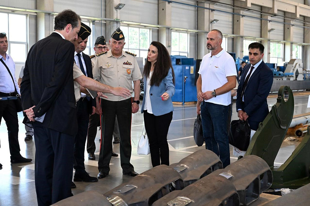 Kərim Vəliyev Serbiyada "Yugoimport SDPR" şirkətində, döyüş sistemləri zavodunda olub (FOTO)