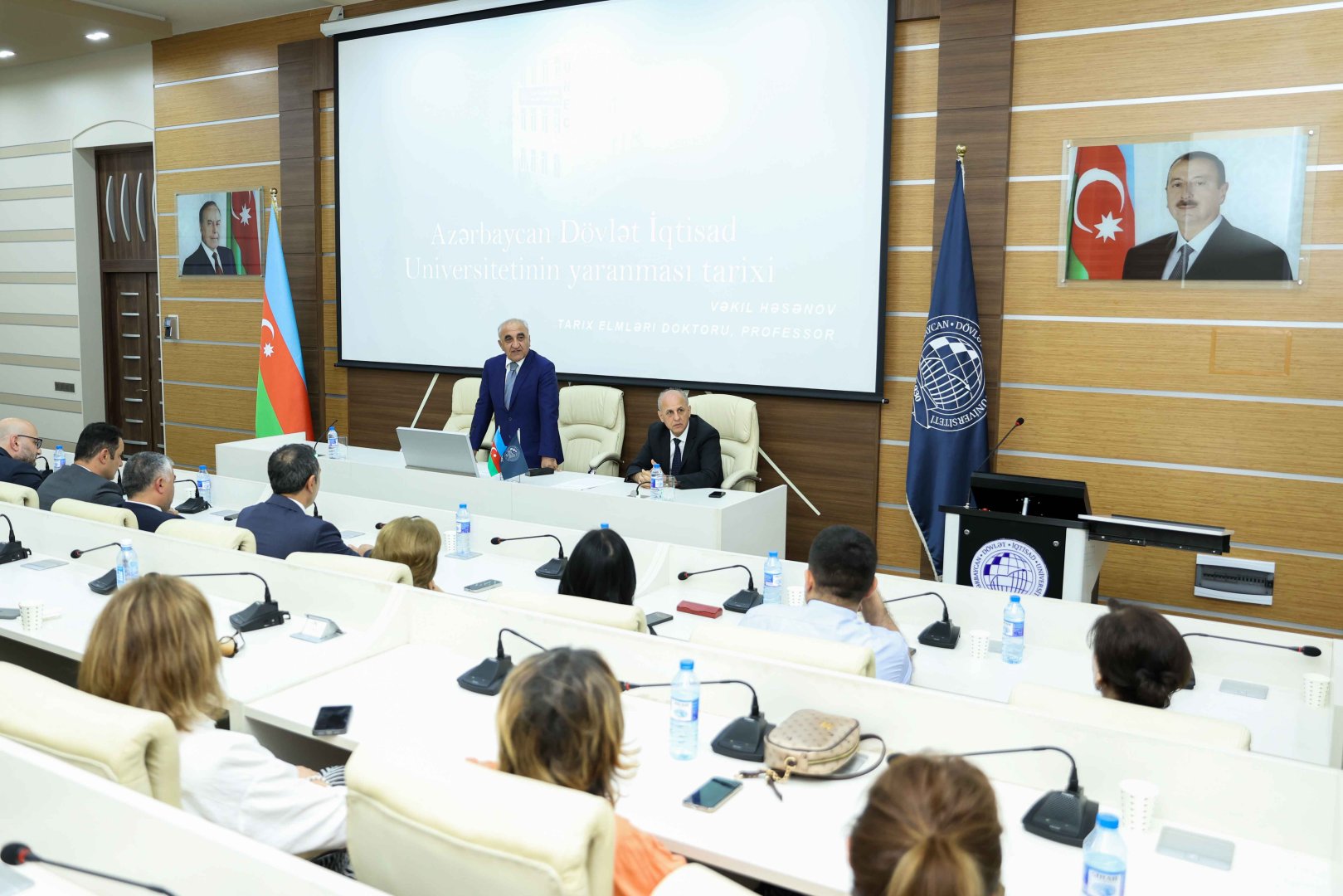 İqtisad Universitetinin ilk rektoru olmuş Mehdi bəy İsmayılova həsr olunan konfrans keçirilib (FOTO)
