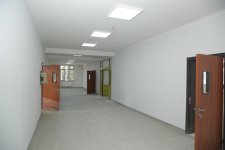 Xaçmazın Palçıqoba kəndində inşa olunan məktəb binasında son tamamlanma işləri görülür (FOTO)