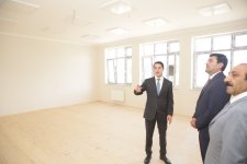 Xaçmazın Palçıqoba kəndində inşa olunan məktəb binasında son tamamlanma işləri görülür (FOTO)
