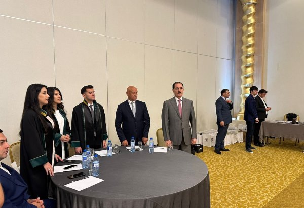 İki tanınmış hakim vəkil oldu (FOTO)