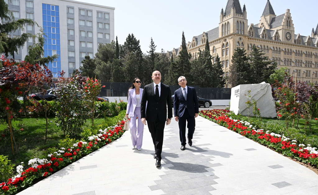 Prezident İlham Əliyev və Birinci xanım Mehriban Əliyeva Bakıda Botanika İnstitutunun yeni binasının açılışında iştirak edib və Nəbatat Bağında görülən işlərlə tanış olublar (FOTO/VİDEO)