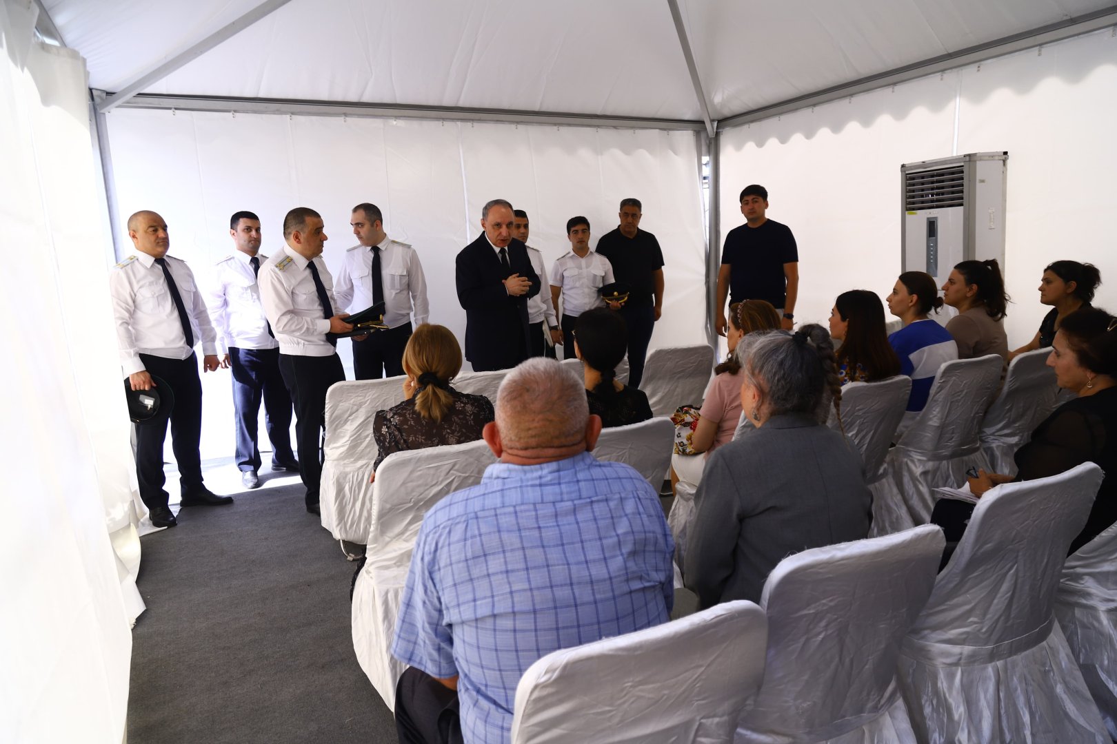 Baş prokuror paytaxtın Binəqədi rayonunda vətəndaşları qəbul edib (FOTO)