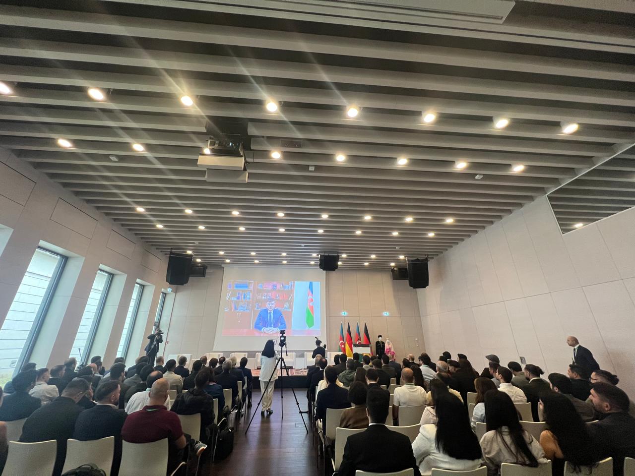 Avropada yaşayan azərbaycanlı mühəndislərin forumu keçirilir (FOTO)