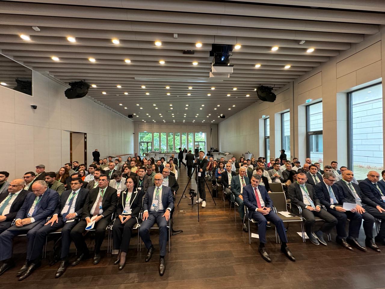 Avropada yaşayan azərbaycanlı mühəndislərin forumu keçirilir (FOTO)