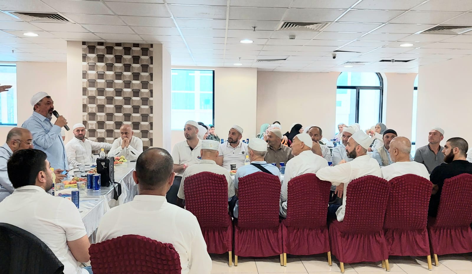 Məkkədə şəhidlərimizin ruhuna növbəti ehsan verilib (FOTO)