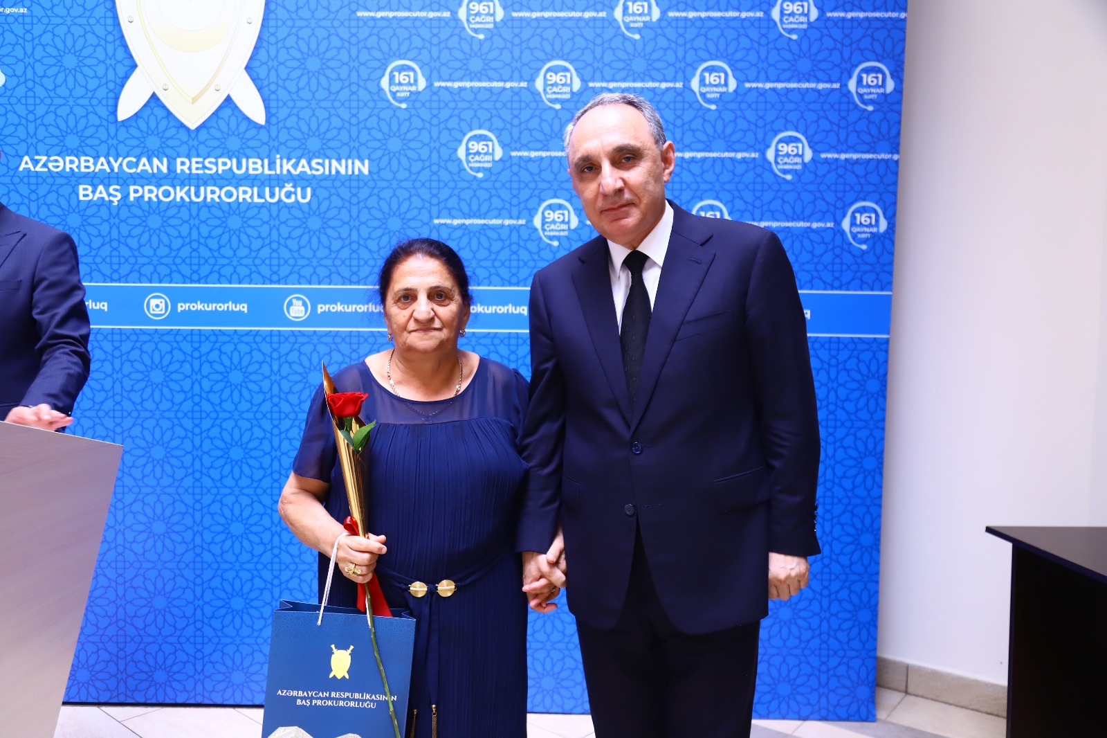 “Dövlət qulluqçularının peşə bayramı” münasibətilə Baş Prokurorluqda tədbir keçirilib (FOTO)