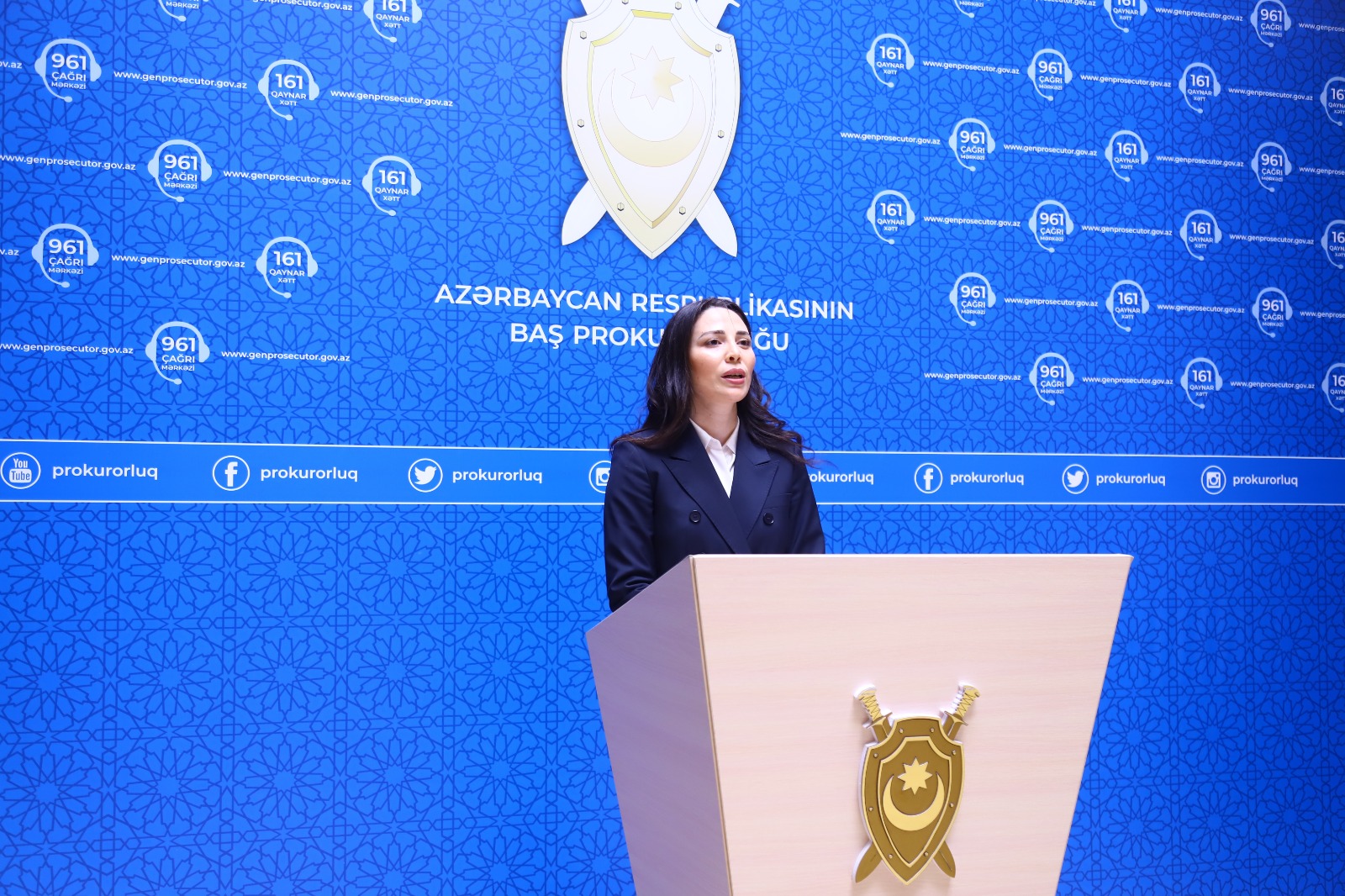 “Dövlət qulluqçularının peşə bayramı” münasibətilə Baş Prokurorluqda tədbir keçirilib (FOTO)