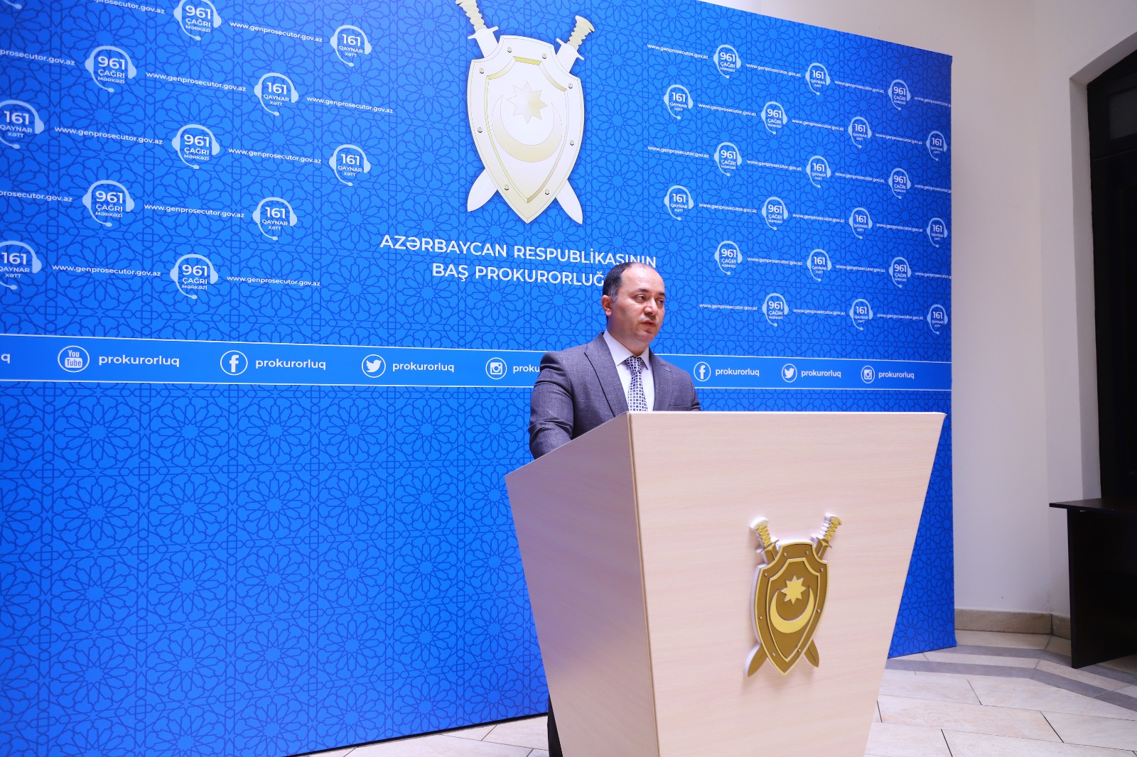 “Dövlət qulluqçularının peşə bayramı” münasibətilə Baş Prokurorluqda tədbir keçirilib (FOTO)
