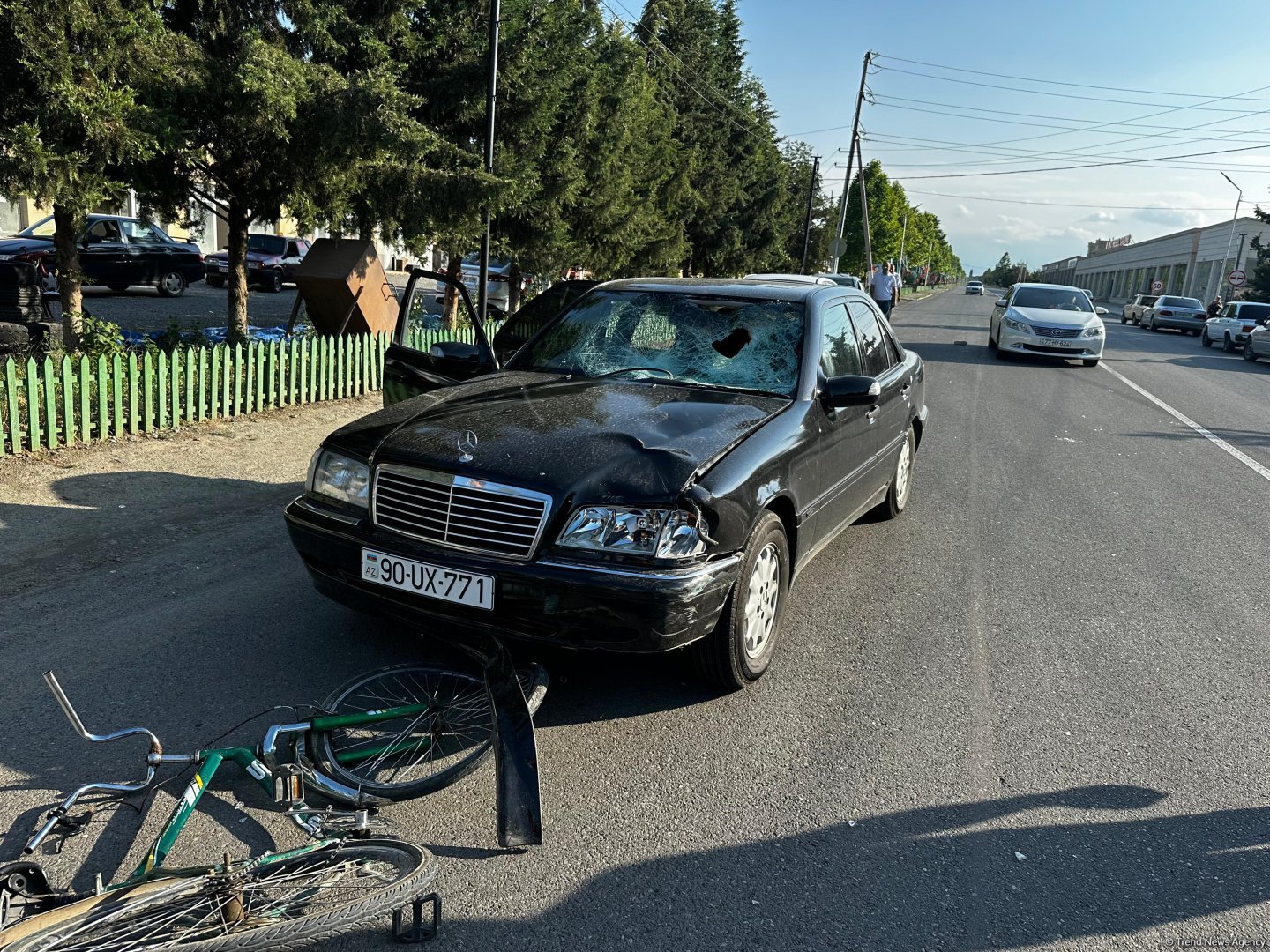 Ağdamda velosiped sürən 15 yaşlı uşağı maşın vurdu (FOTO)