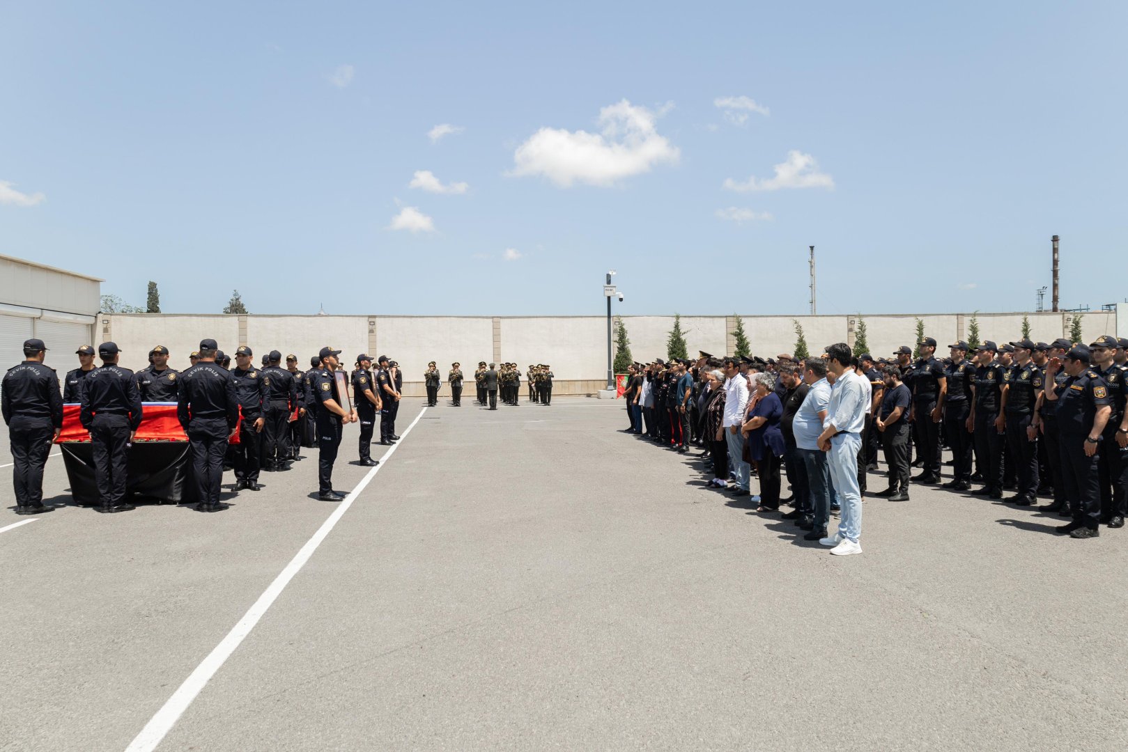 Əməliyyat zamanı həlak olan polislərlə vida mərasimi keçirilib (FOTO)