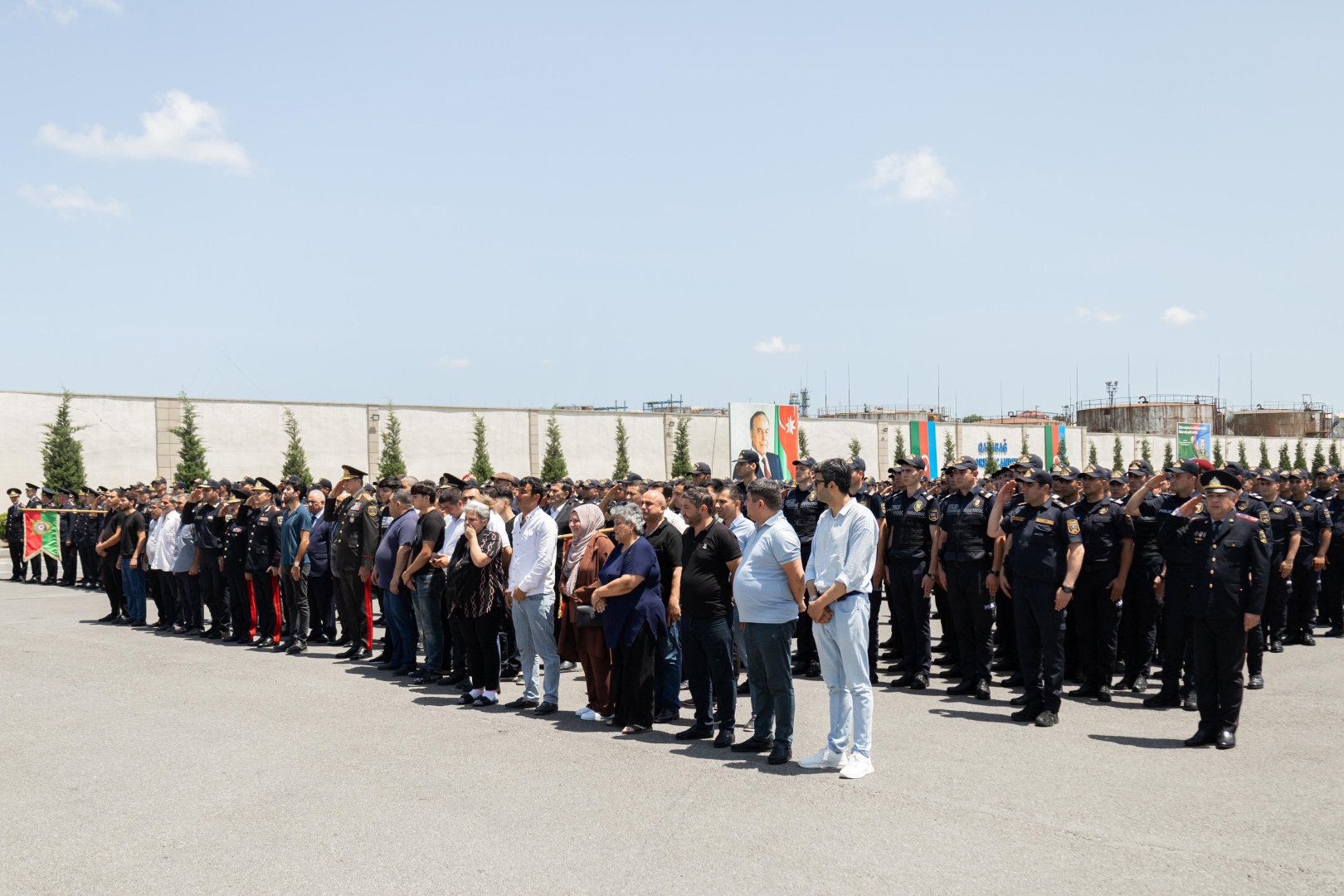 Əməliyyat zamanı həlak olan polislərlə vida mərasimi keçirilib (FOTO)