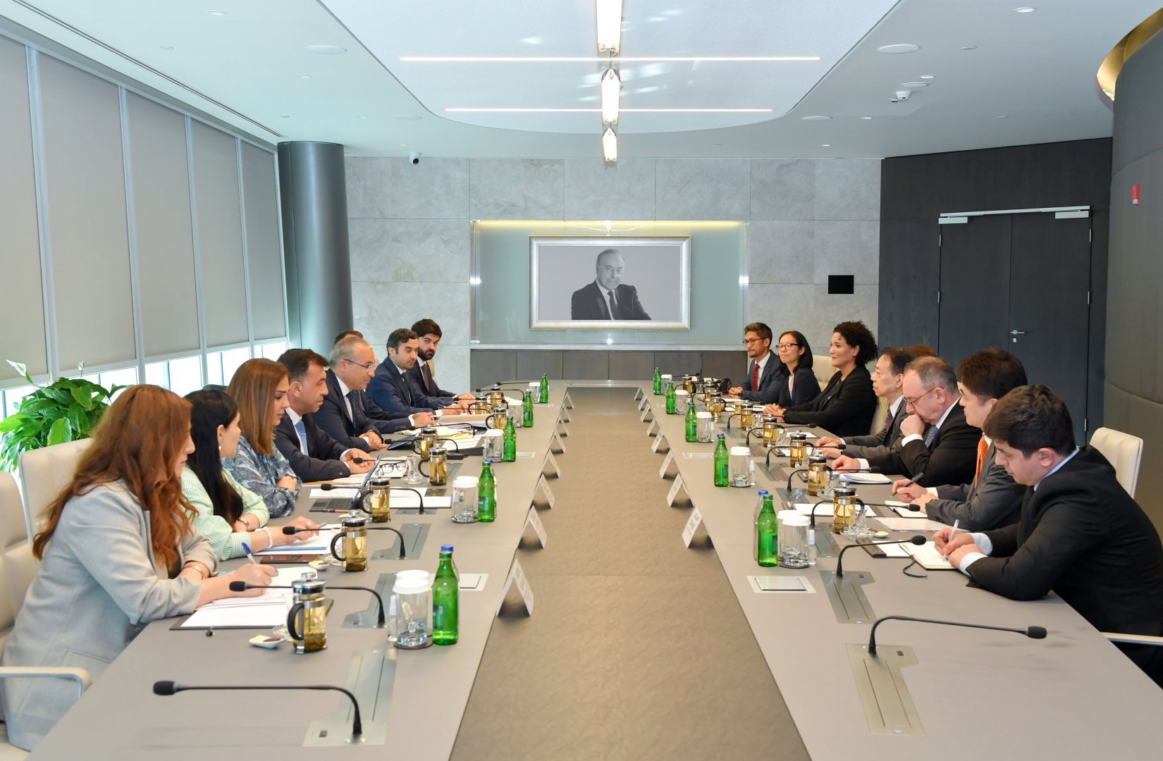 Mikayıl Cabbarov AİB-ın prezidenti ilə əməkdaşlıq planları barədə müzakirələr aparıb (FOTO)
