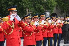 Bakıda hərbi orkestrlərin müşayiəti ilə yürüşlər keçirilib (FOTO/VİDEO) (YENİLƏNİB)