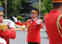 Bakıda hərbi orkestrlərin müşayiəti ilə yürüşlər keçirilib (FOTO/VİDEO) (YENİLƏNİB)