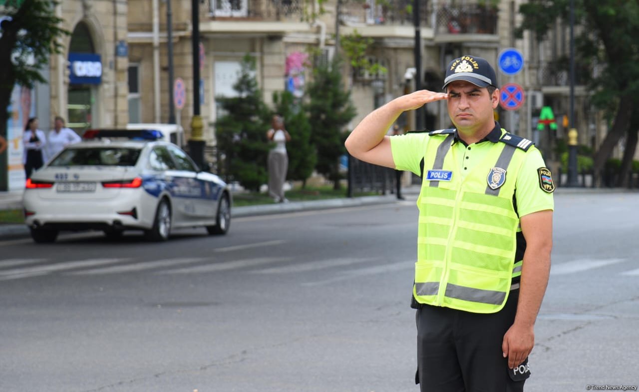 Bakıda hərbi orkestrlərin müşayiəti ilə yürüşlər keçirilib (FOTO/VİDEO) (YENİLƏNİB)