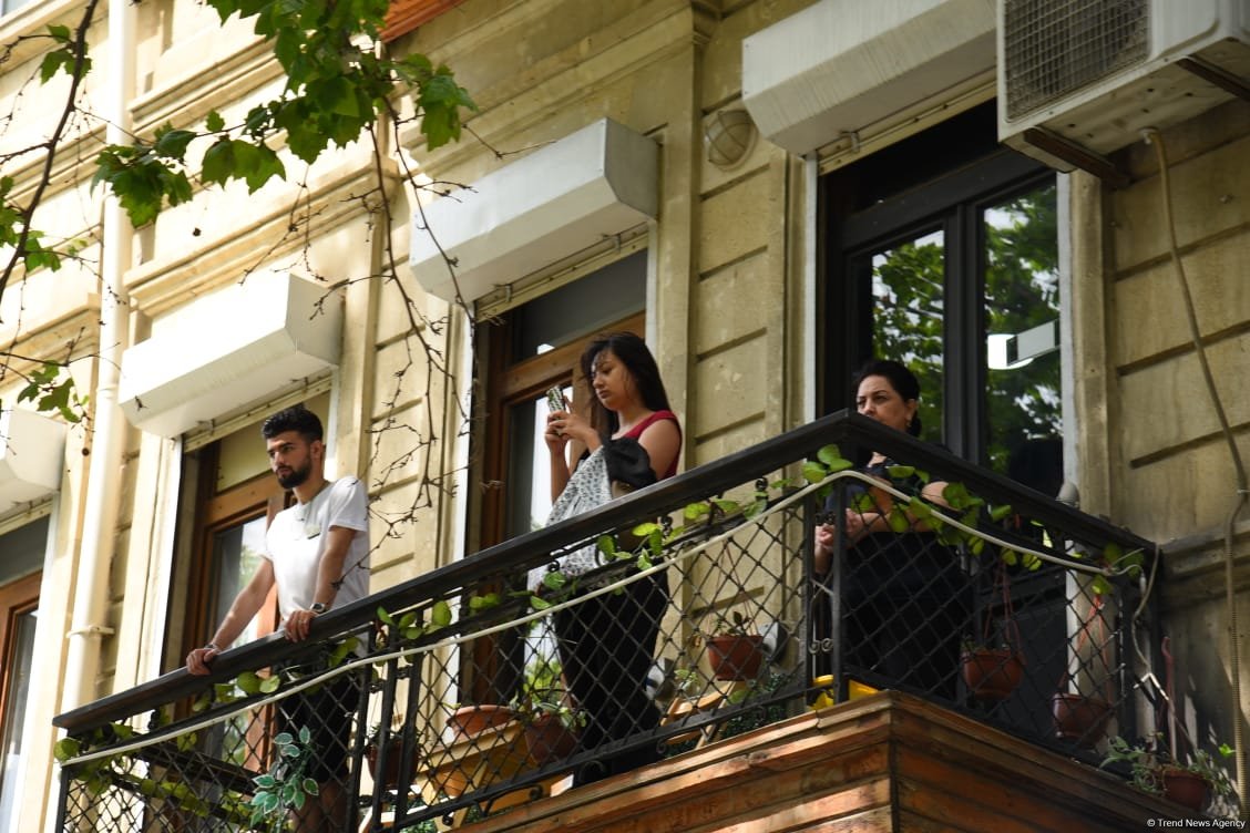 Bakıda hərbi orkestrlərin müşayiəti ilə yürüşlər keçirilib (FOTO/VİDEO) (YENİLƏNİB)