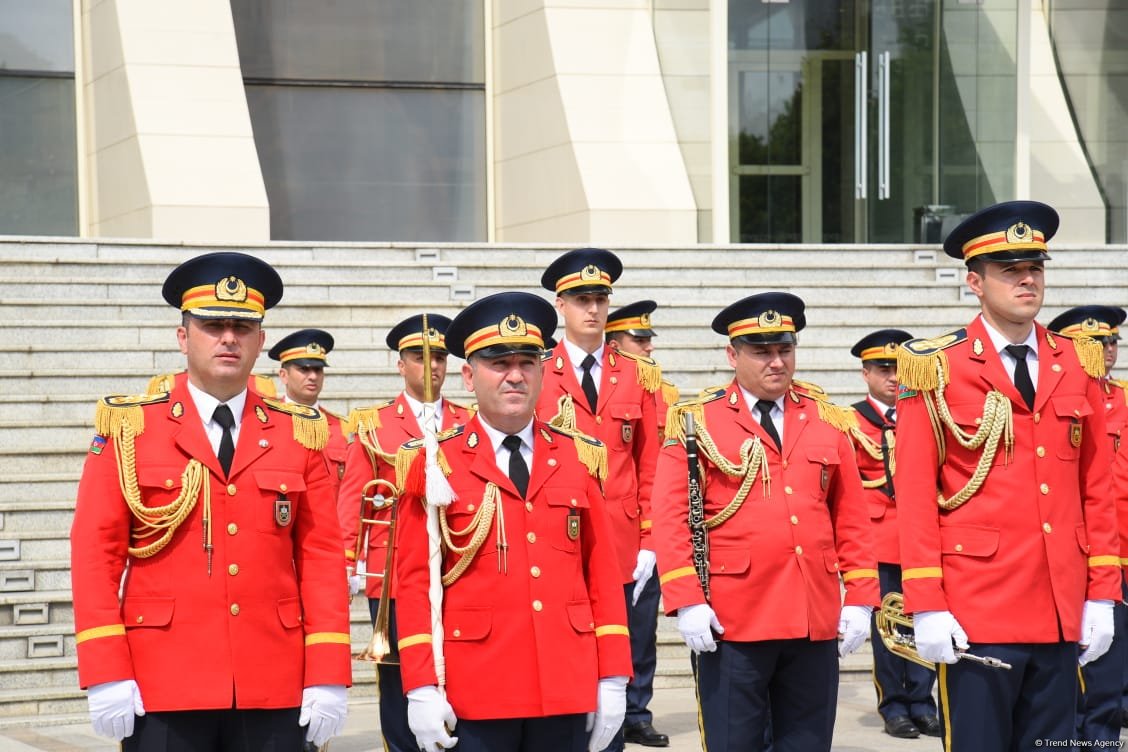 Bakıda hərbi orkestrlərin müşayiəti ilə yürüşlər keçirilib (FOTO/VİDEO) (YENİLƏNİB)