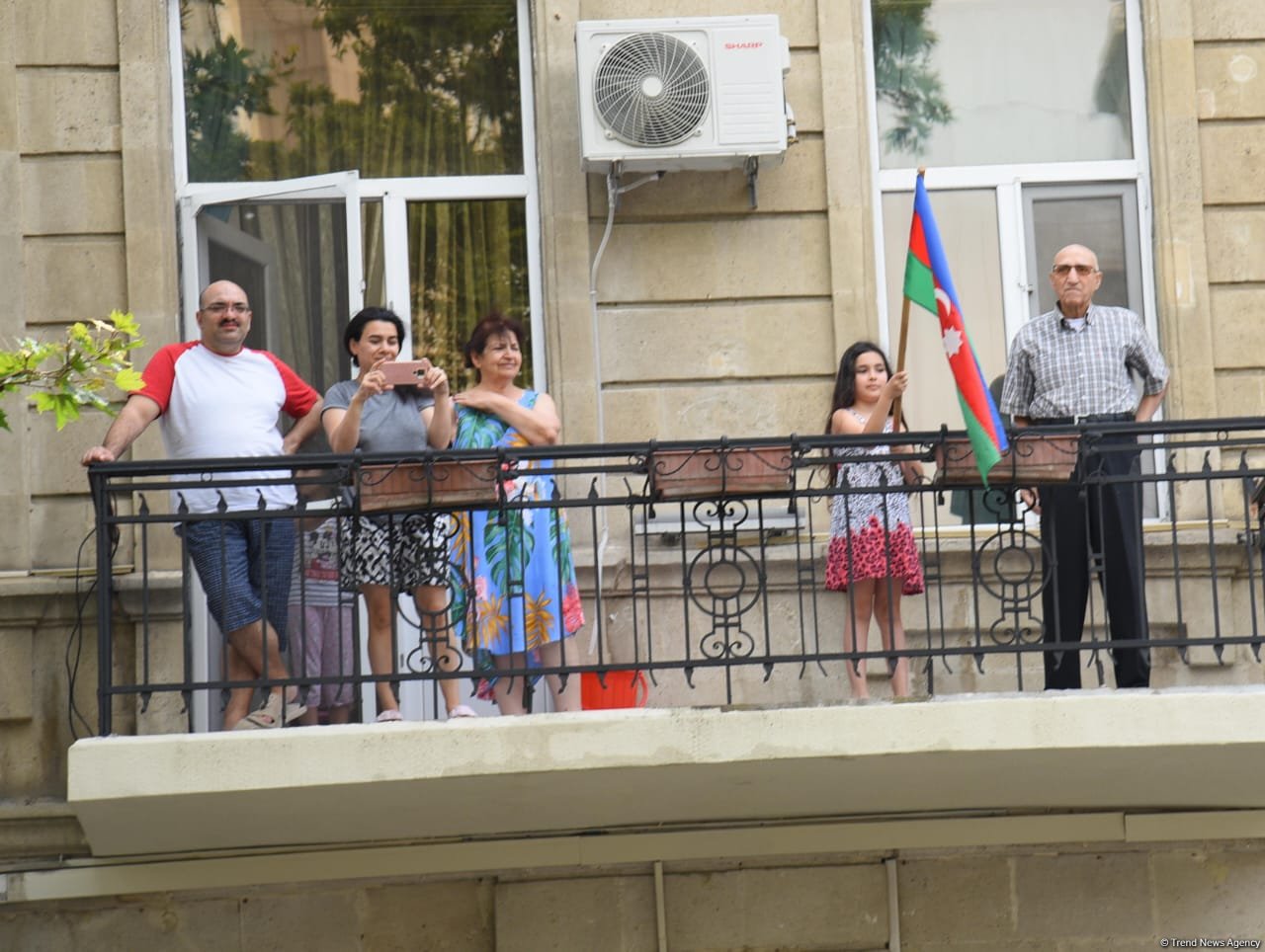 Bakıda hərbi orkestrlərin müşayiəti ilə yürüşlər keçirilib (FOTO/VİDEO) (YENİLƏNİB)