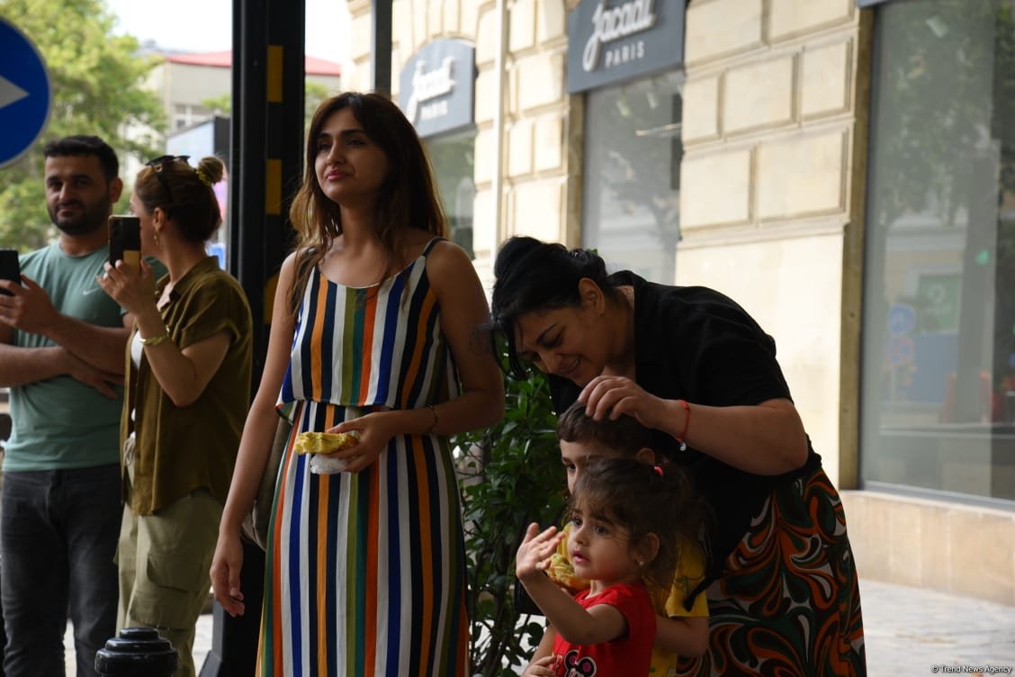 Bakıda hərbi orkestrlərin müşayiəti ilə yürüşlər keçirilib (FOTO/VİDEO) (YENİLƏNİB)