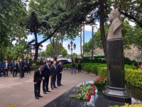Ceyhun Bayramov Tbilisidə Ulu Öndərin abidəsini ziyarət edib (FOTO)