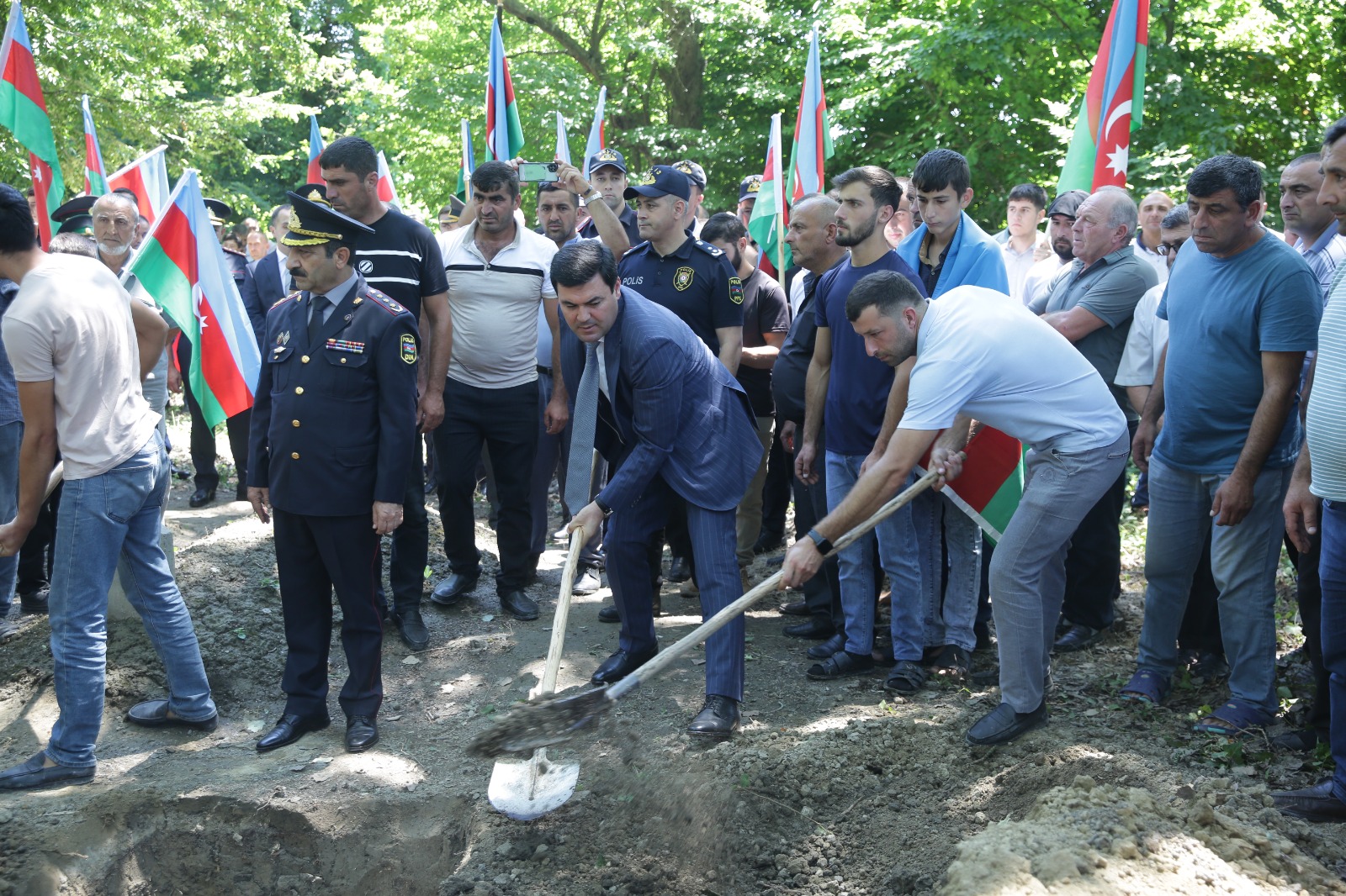 Xaçmazda Birinci Qarabağ müharibəsində şəhidlik zirvəsinə ucalan daha üç döyüşçü dəfn edilib (FOTO/VİDEO)