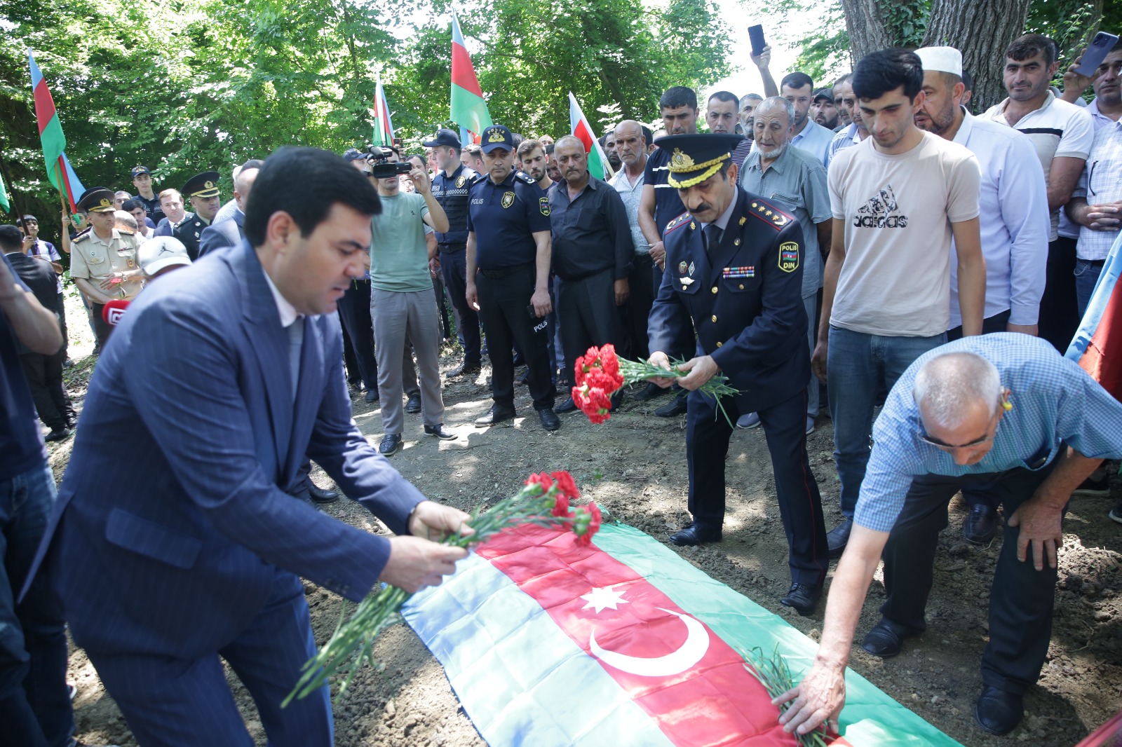 Xaçmazda Birinci Qarabağ müharibəsində şəhidlik zirvəsinə ucalan daha üç döyüşçü dəfn edilib (FOTO/VİDEO)