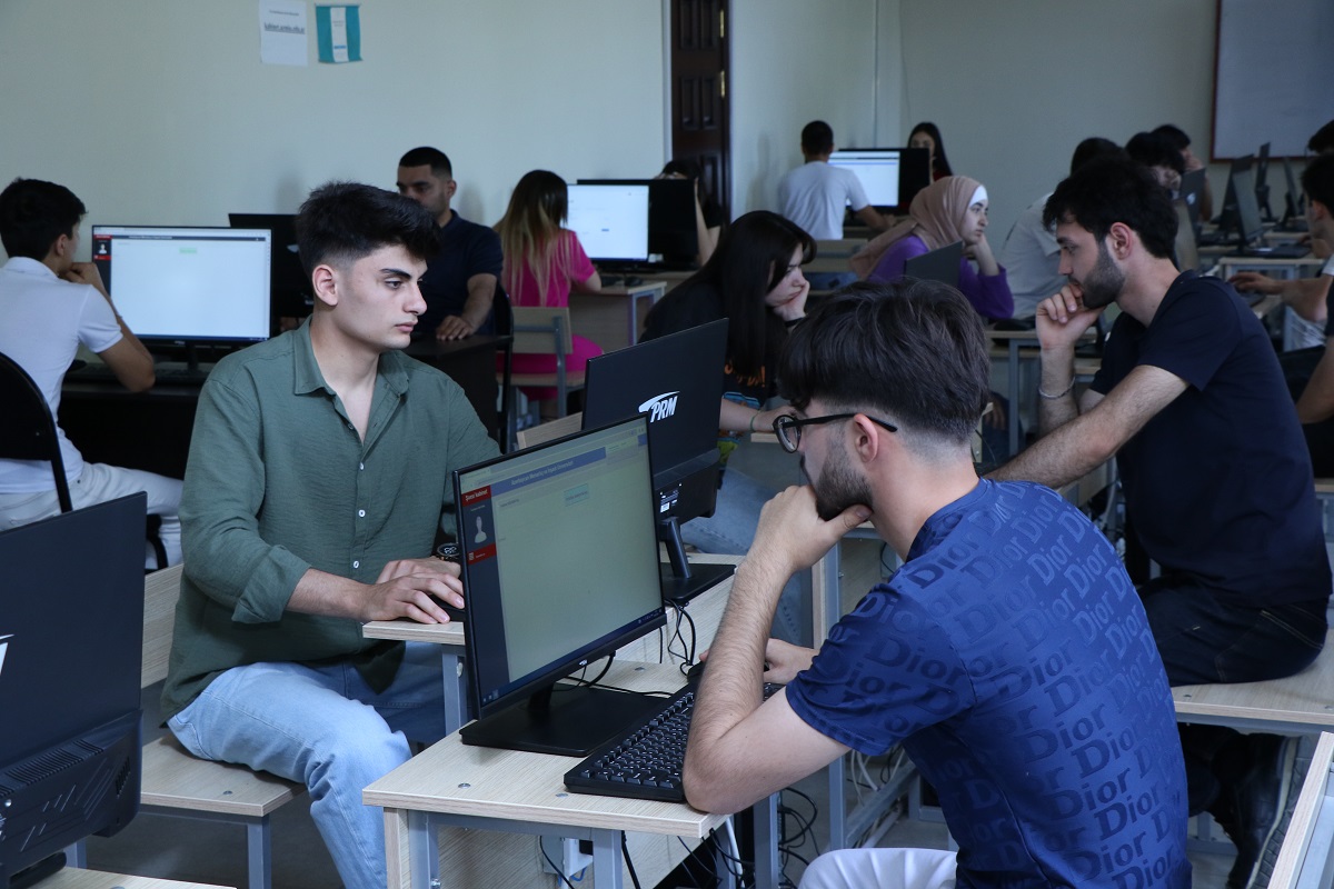 AzMİU-da 2023/2024-cü tədris ilinin yaz semestrinin imtahan sessiyası yekunlaşmaq üzrədir (FOTO)
