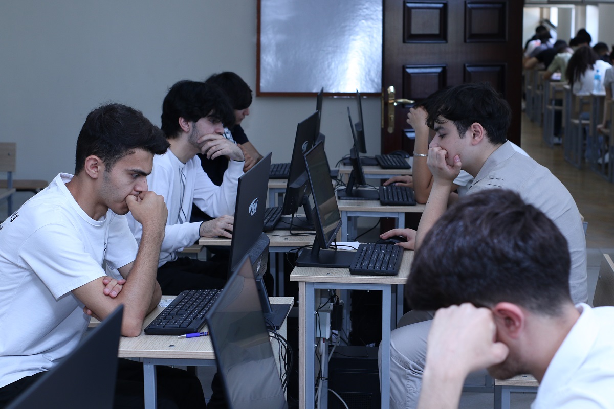 AzMİU-da 2023/2024-cü tədris ilinin yaz semestrinin imtahan sessiyası yekunlaşmaq üzrədir (FOTO)