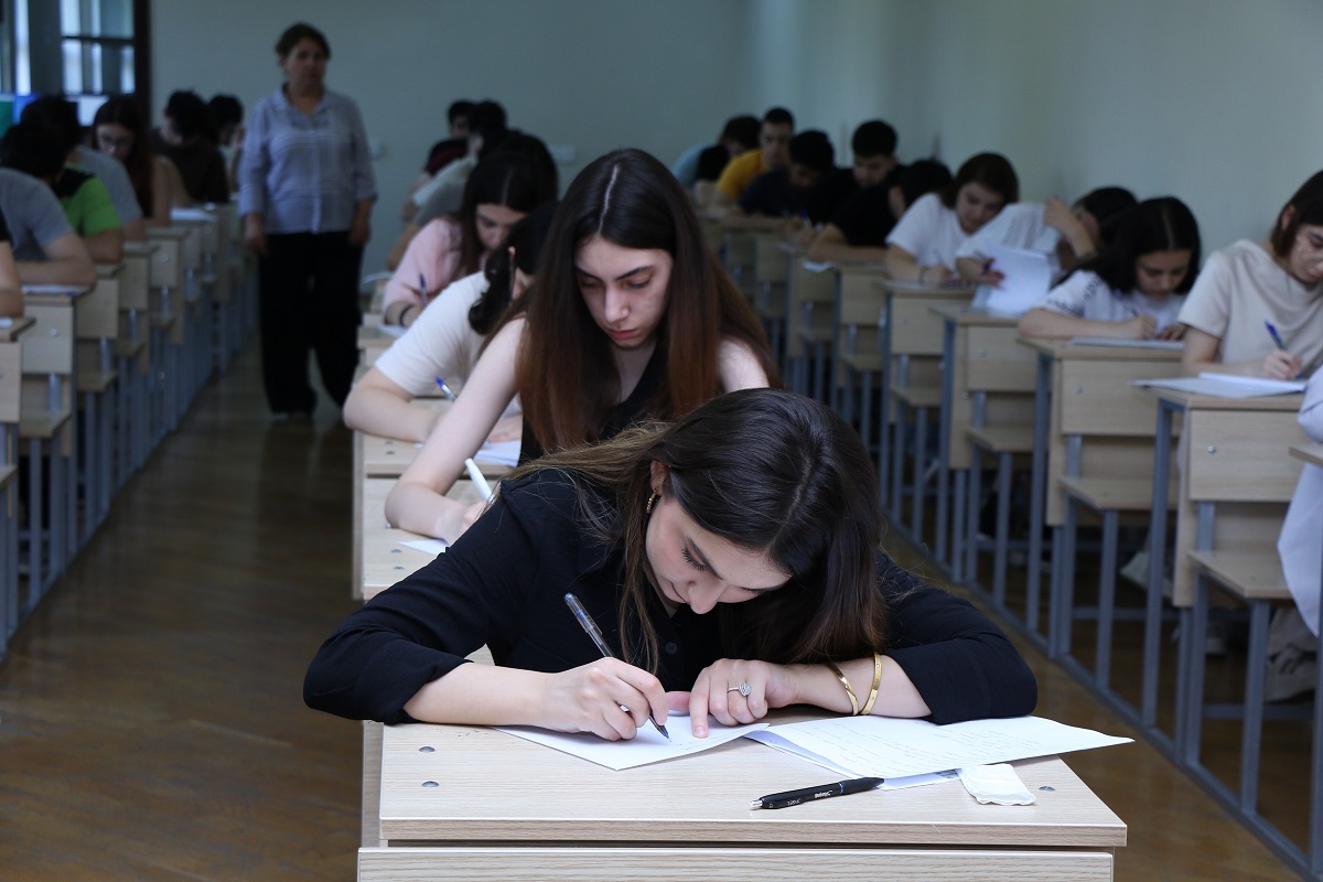 AzMİU-da 2023/2024-cü tədris ilinin yaz semestrinin imtahan sessiyası yekunlaşmaq üzrədir (FOTO)