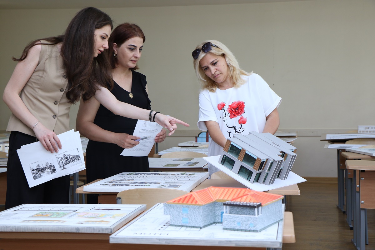 AzMİU-da 2023/2024-cü tədris ilinin yaz semestrinin imtahan sessiyası yekunlaşmaq üzrədir (FOTO)