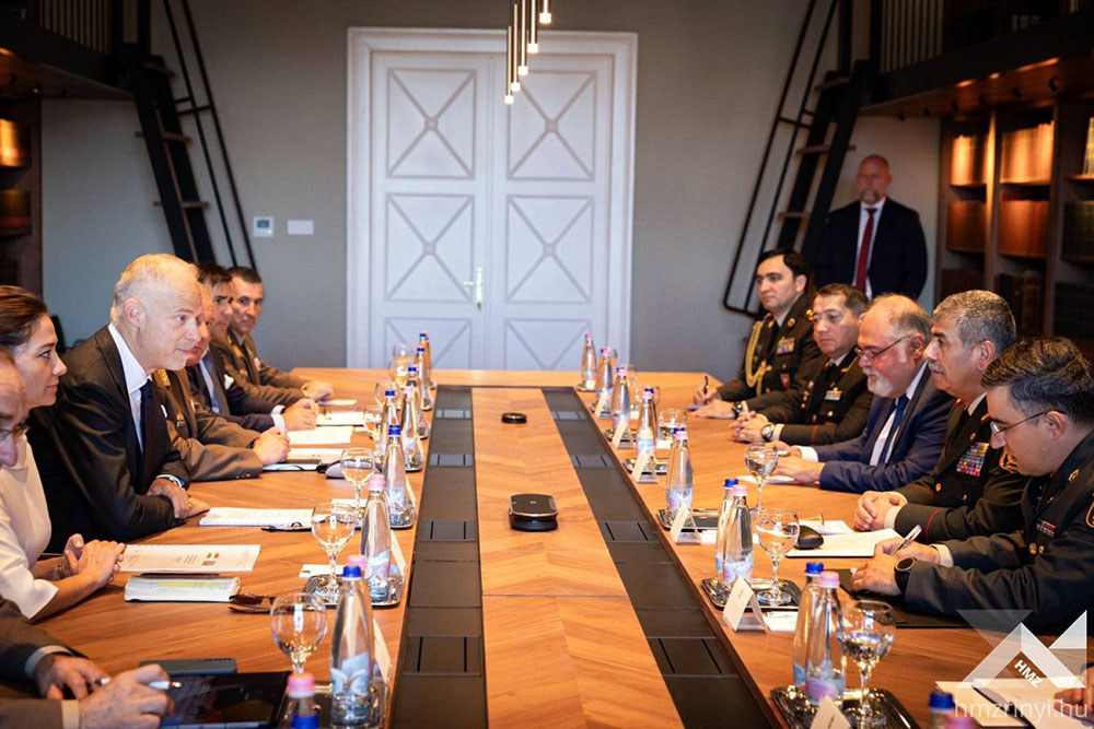 Zakir Həsənov Budapeştdə macarıstanlı həmkarı ilə görüşüb (FOTO)