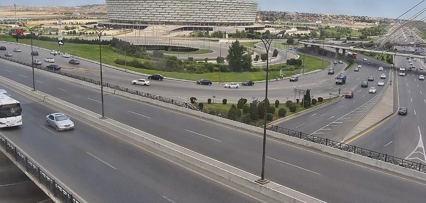 Bakıda yola aşan texnika götürüldü (FOTO) (YENİLƏNİB)