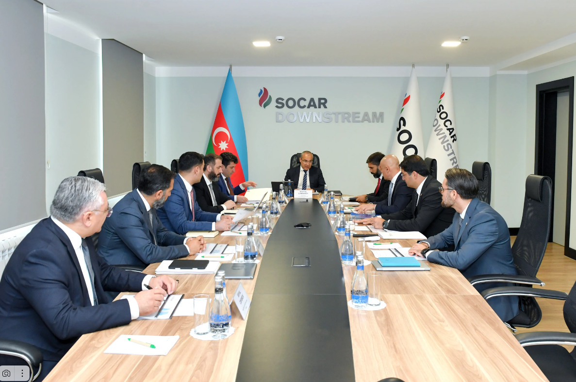 SOCAR-ın Müşahidə Şurasının sədrinin iştirakı ilə “SOCAR Downstream Management” şirkətində görülmüş işlərlə əlaqədar hesabat görüşü keçirilib (FOTO)