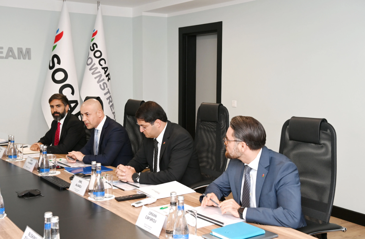 SOCAR-ın Müşahidə Şurasının sədrinin iştirakı ilə “SOCAR Downstream Management” şirkətində görülmüş işlərlə əlaqədar hesabat görüşü keçirilib (FOTO)