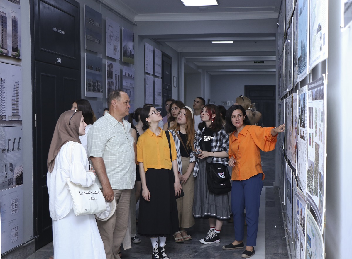 Rusiyalı tələbələr AzMİU-da tədris təcrübəsinə başlayıblar (FOTO)