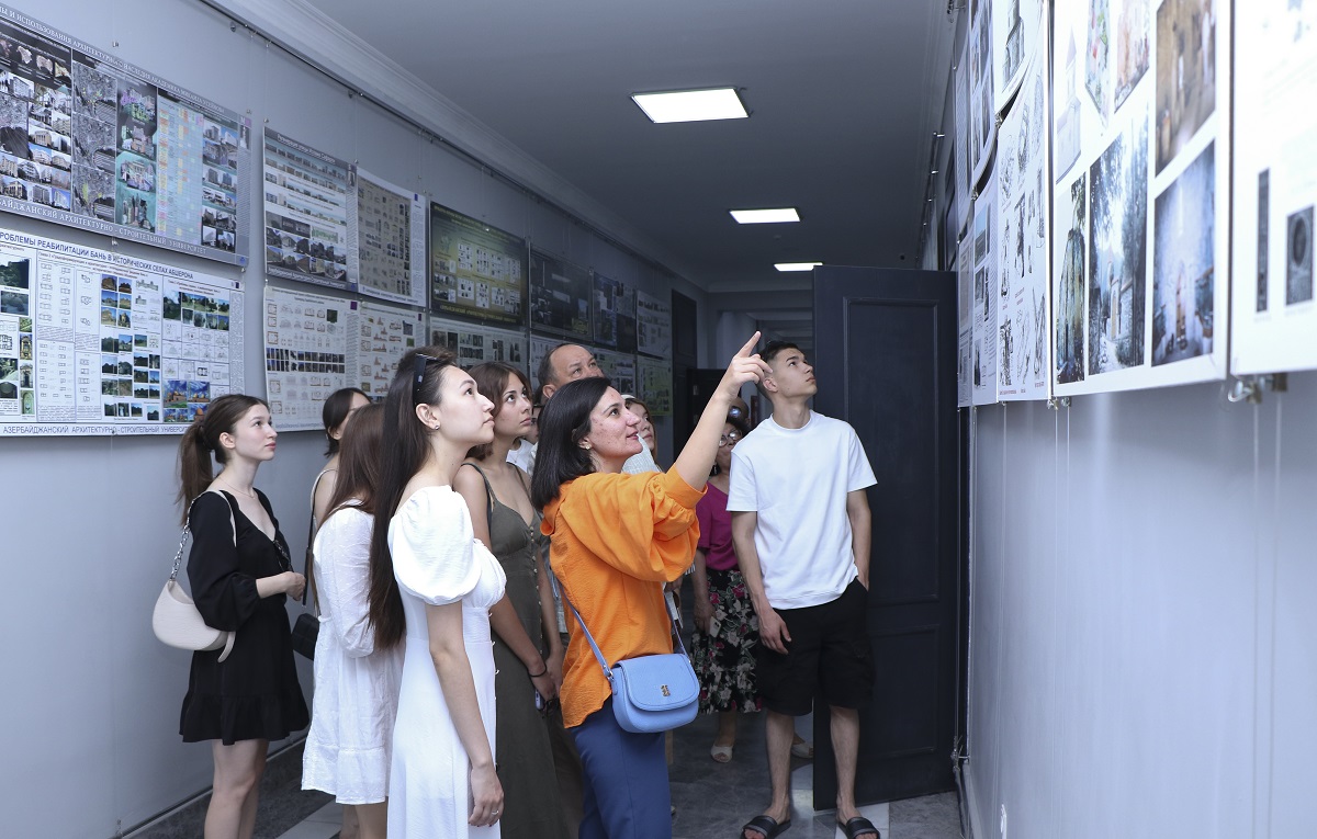 Rusiyalı tələbələr AzMİU-da tədris təcrübəsinə başlayıblar (FOTO)