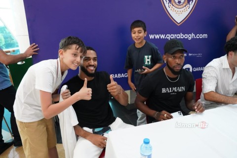 “Qarabağ” futbolçuları azarkeşləri ilə görüşüb (FOTO)