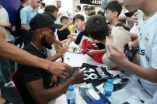 “Qarabağ” futbolçuları azarkeşləri ilə görüşüb (FOTO)