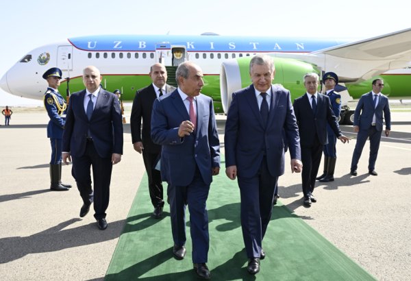 Şavkat Mirziyoyevin Azərbaycana səfəri başlayıb (FOTO) (YENİLƏNİB)