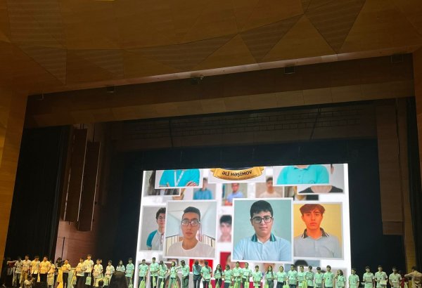 Respublika fənn olimpiadalarının qalibləri mükafatlandırılıb (FOTO)
