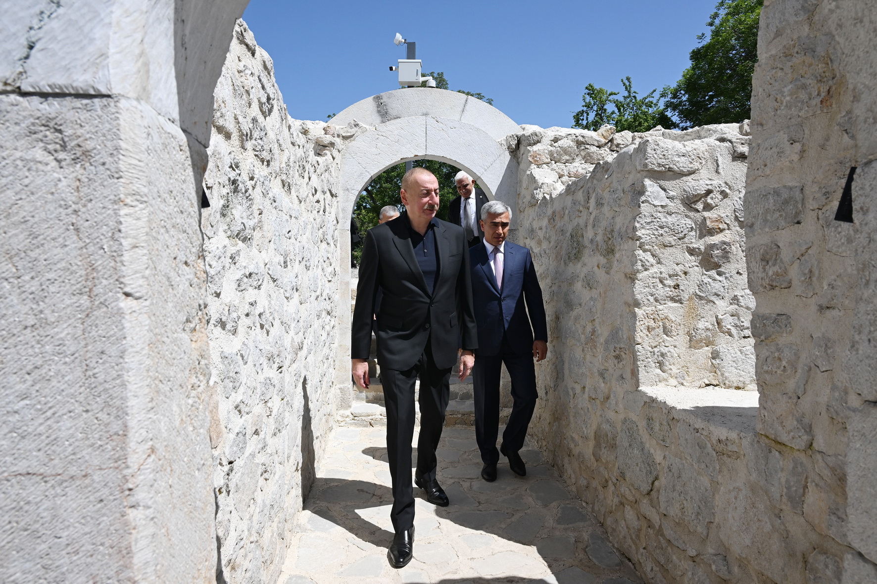 Prezident İlham Əliyev Şuşada Aşağı Gövhər Ağa məscidinin bərpadan sonra açılışında iştirak edib (FOTO/VİDEO) (YENİLƏNİB)