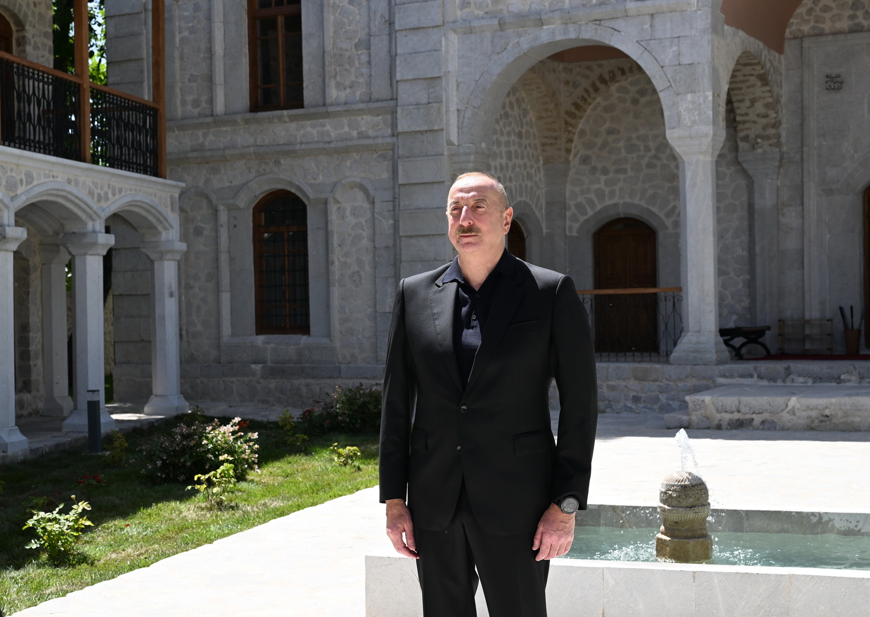 Prezident İlham Əliyev Şuşada Aşağı Gövhər Ağa məscidinin bərpadan sonra açılışında iştirak edib (FOTO/VİDEO) (YENİLƏNİB)