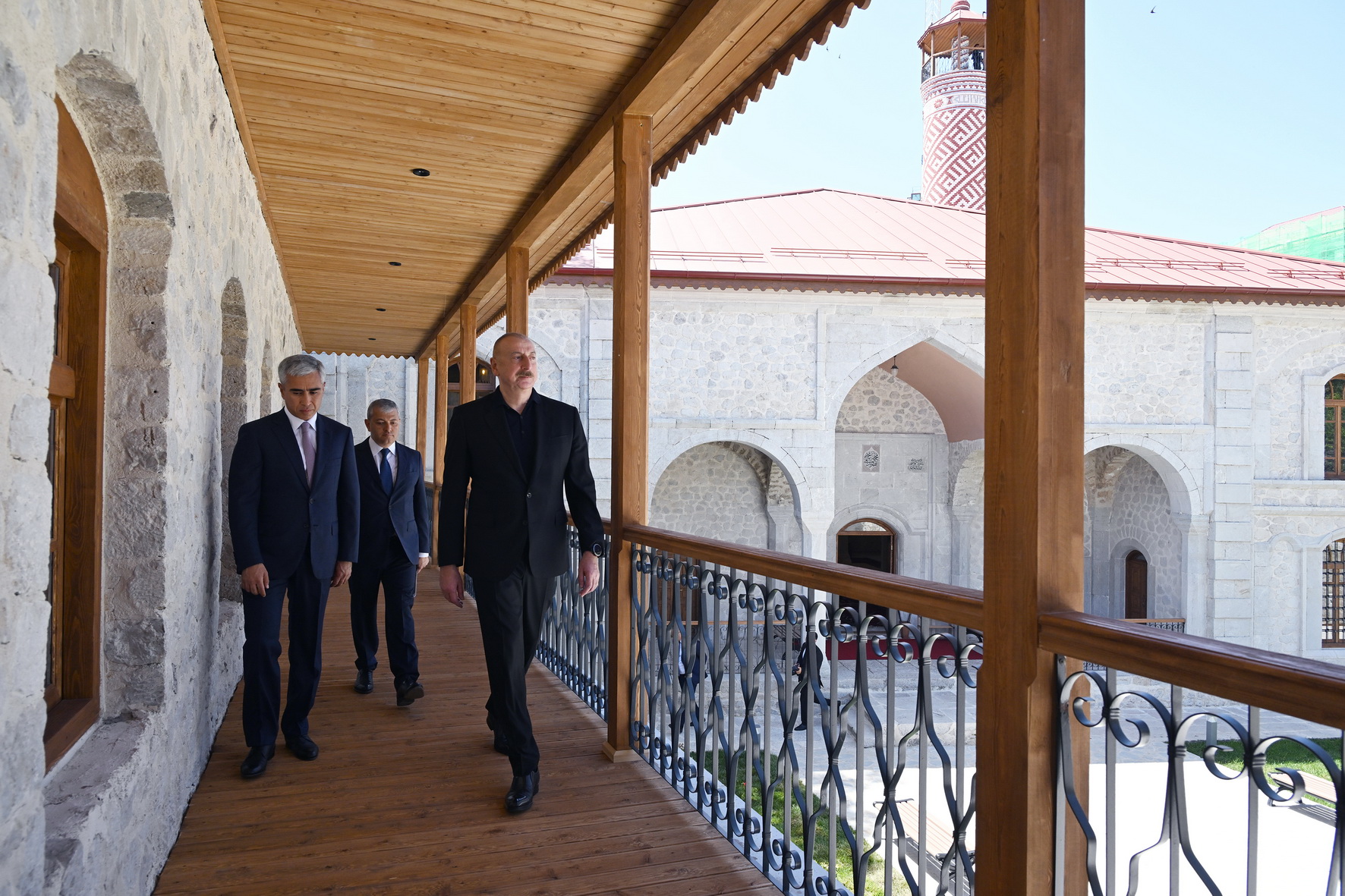 Prezident İlham Əliyev Şuşada Aşağı Gövhər Ağa məscidinin bərpadan sonra açılışında iştirak edib (FOTO/VİDEO) (YENİLƏNİB)