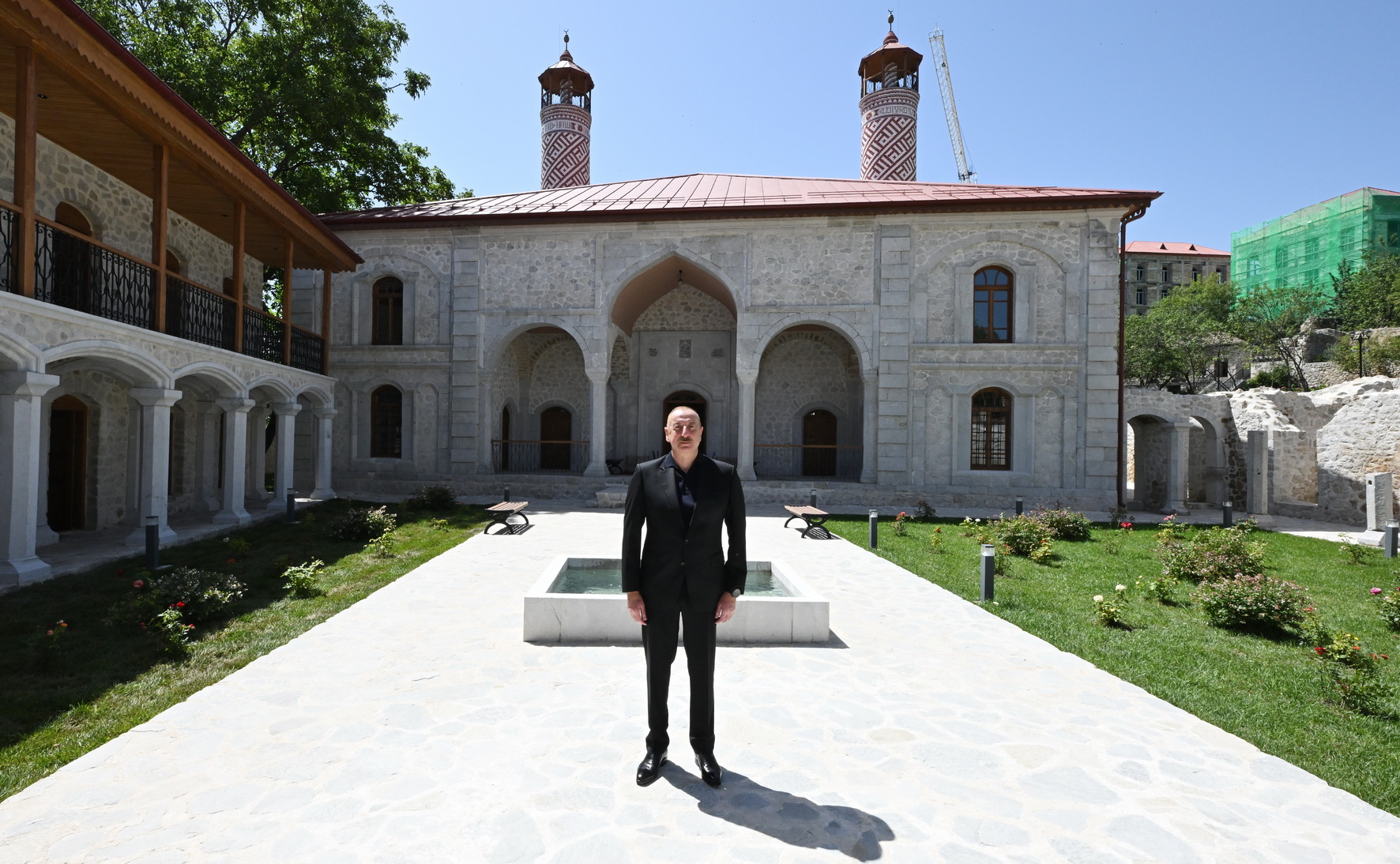 Prezident İlham Əliyev Şuşada Aşağı Gövhər Ağa məscidinin bərpadan sonra açılışında iştirak edib (FOTO/VİDEO) (YENİLƏNİB)