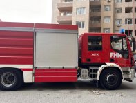 Bakıda yaşayış binasındakı yanğın söndürülüb (YENİLƏNİB-2) (FOTO/VİDEO)