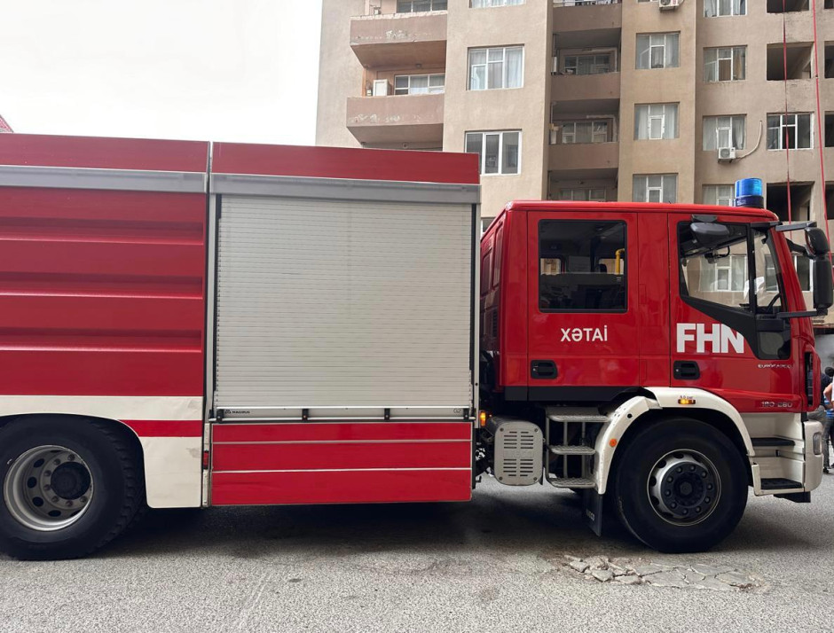 Bakıda yaşayış binasındakı yanğın söndürülüb (YENİLƏNİB-2) (FOTO/VİDEO)
