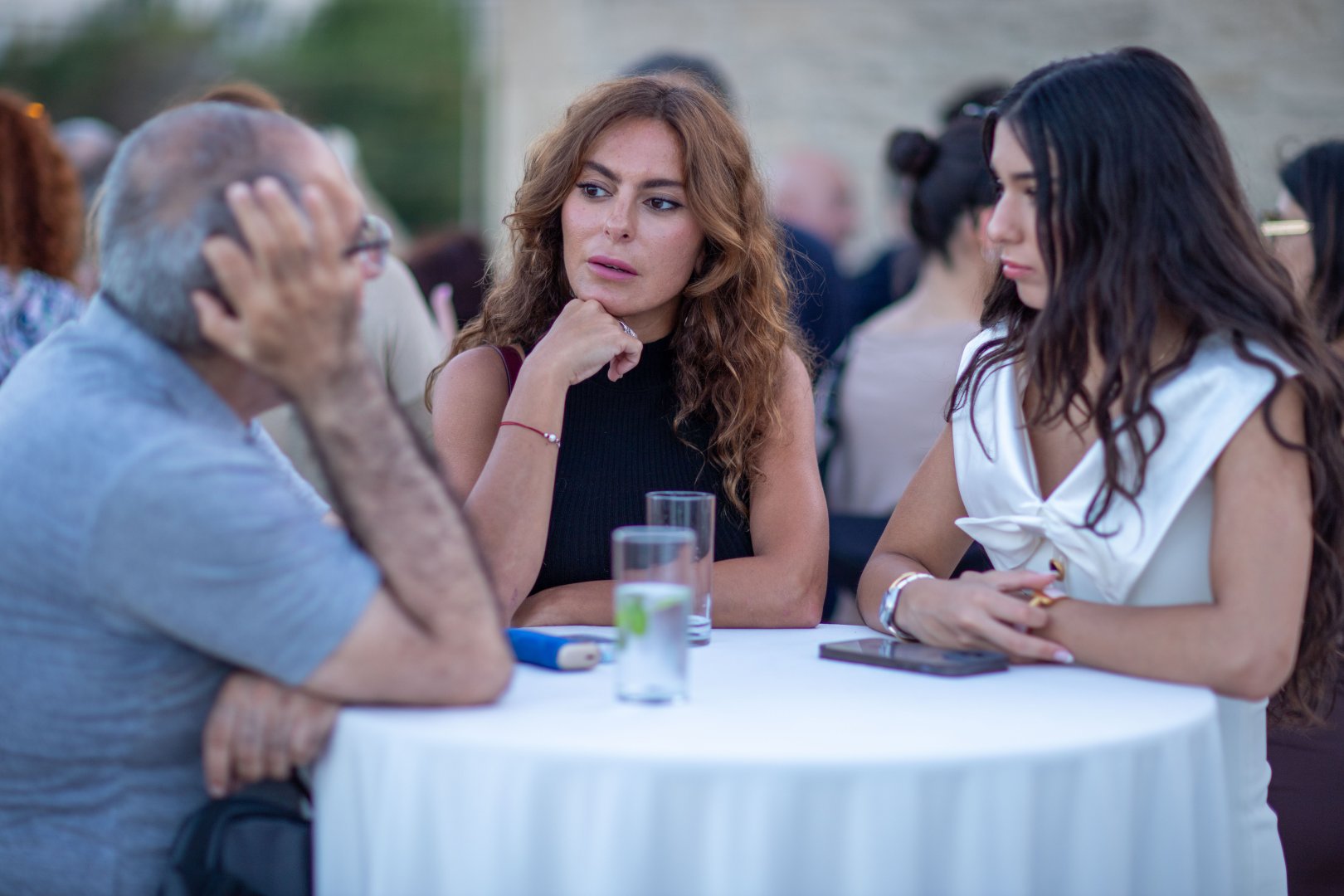 Aida Mahmudova fəaliyyətinə yenidən başlayan “YAY” qalereyasının açılışında iştirak edib (FOTO)