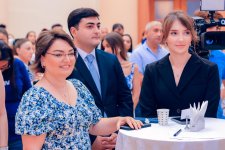 “Onun yarısı” adlı gənc rəssamların qrup sərgisi keçirilib (FOTO)