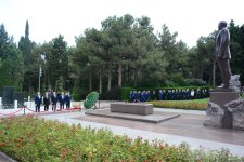 XİN-in rəhbər heyəti Fəxri Xiyaban və Şəhidlər xiyabanını ziyarət edib (FOTO)